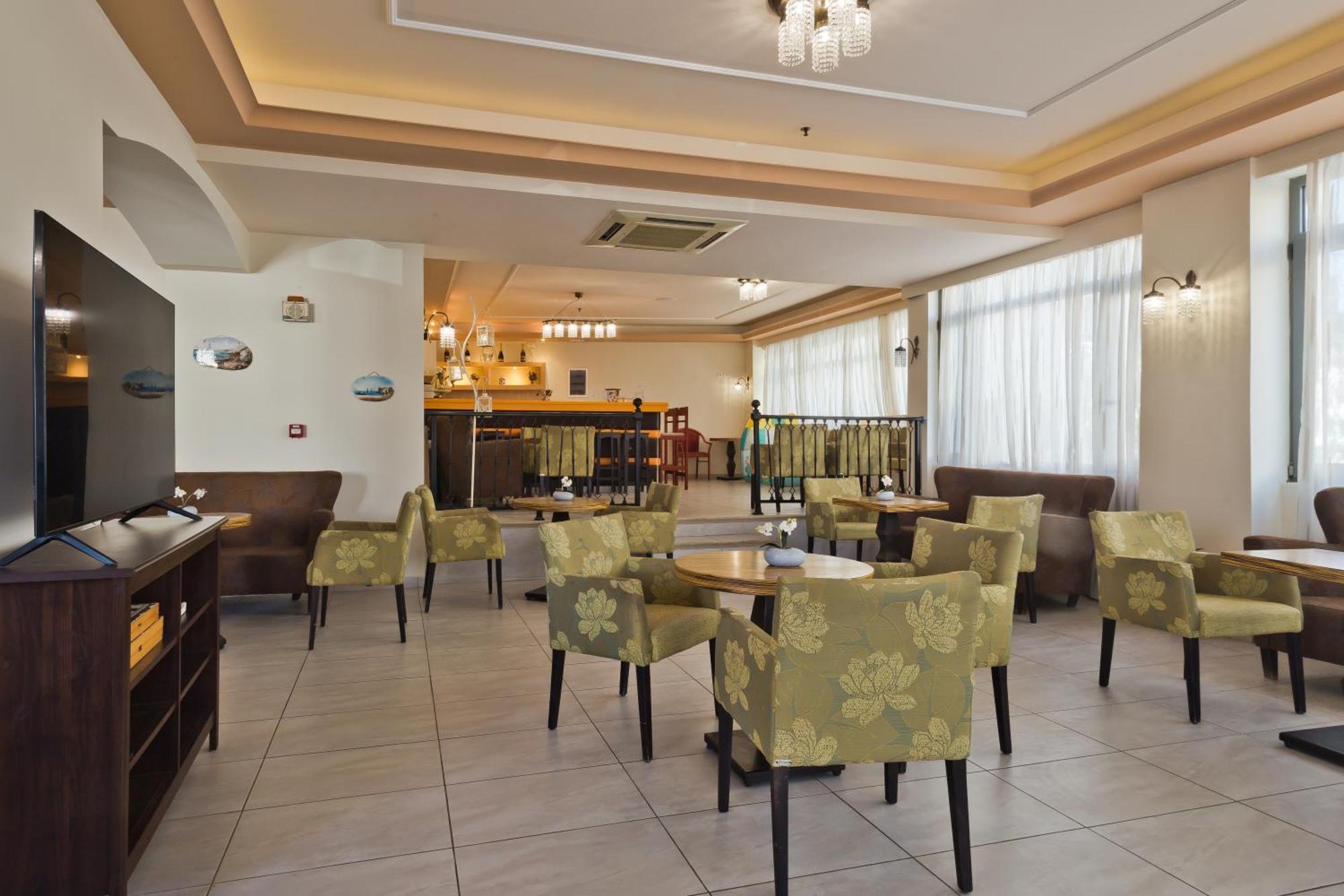 Regina Studios & Hotel Karpathos Town  Exterior photo